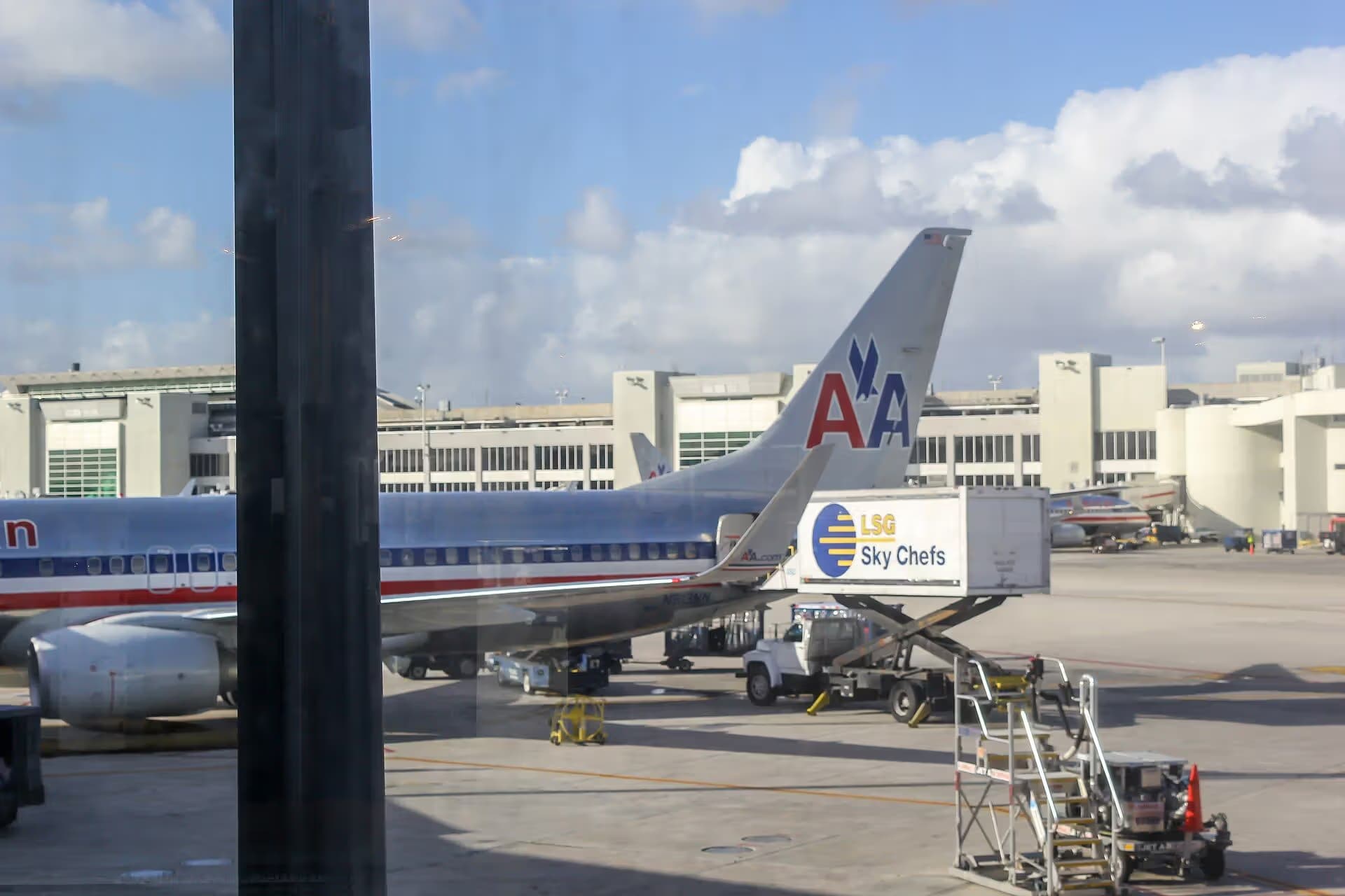 N813NN — Twin-engine aircraft