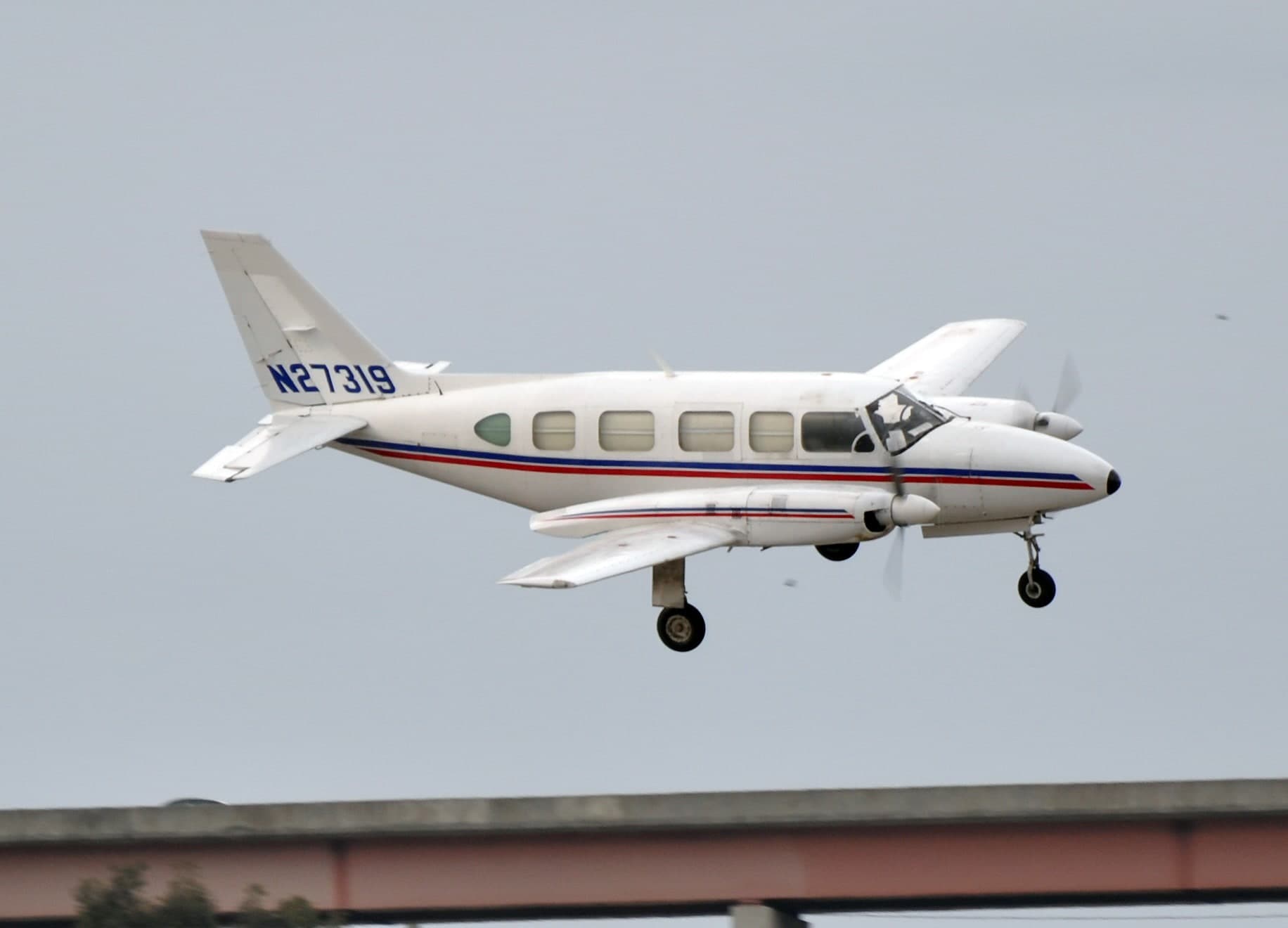 N27319 — Twin-engine aircraft