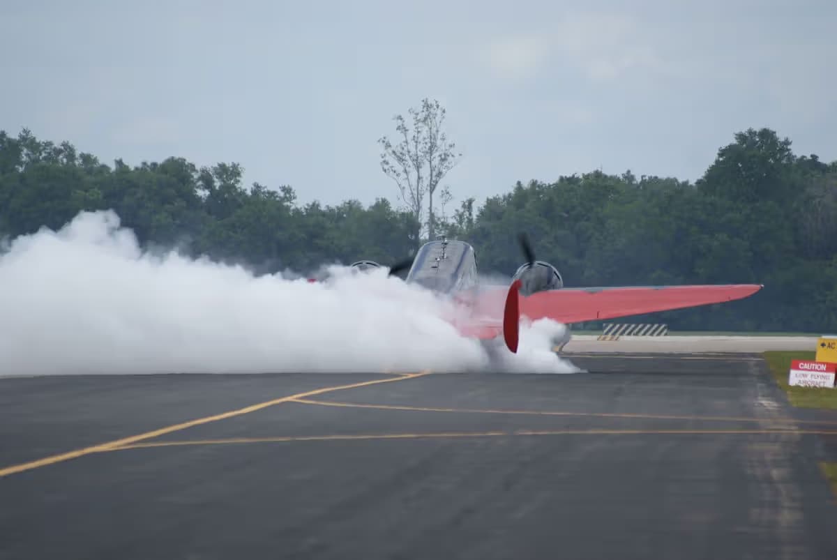 N9109R — Twin-engine aircraft