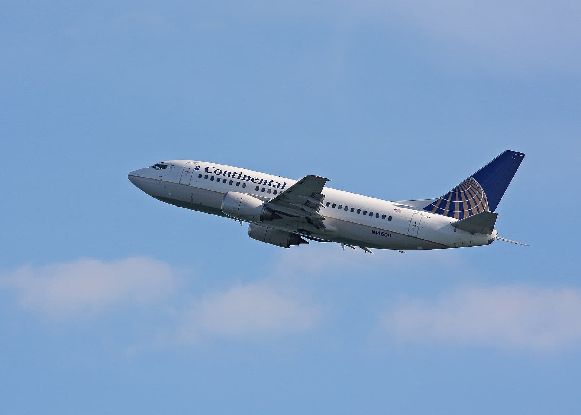 N14609 — Twin-engine aircraft