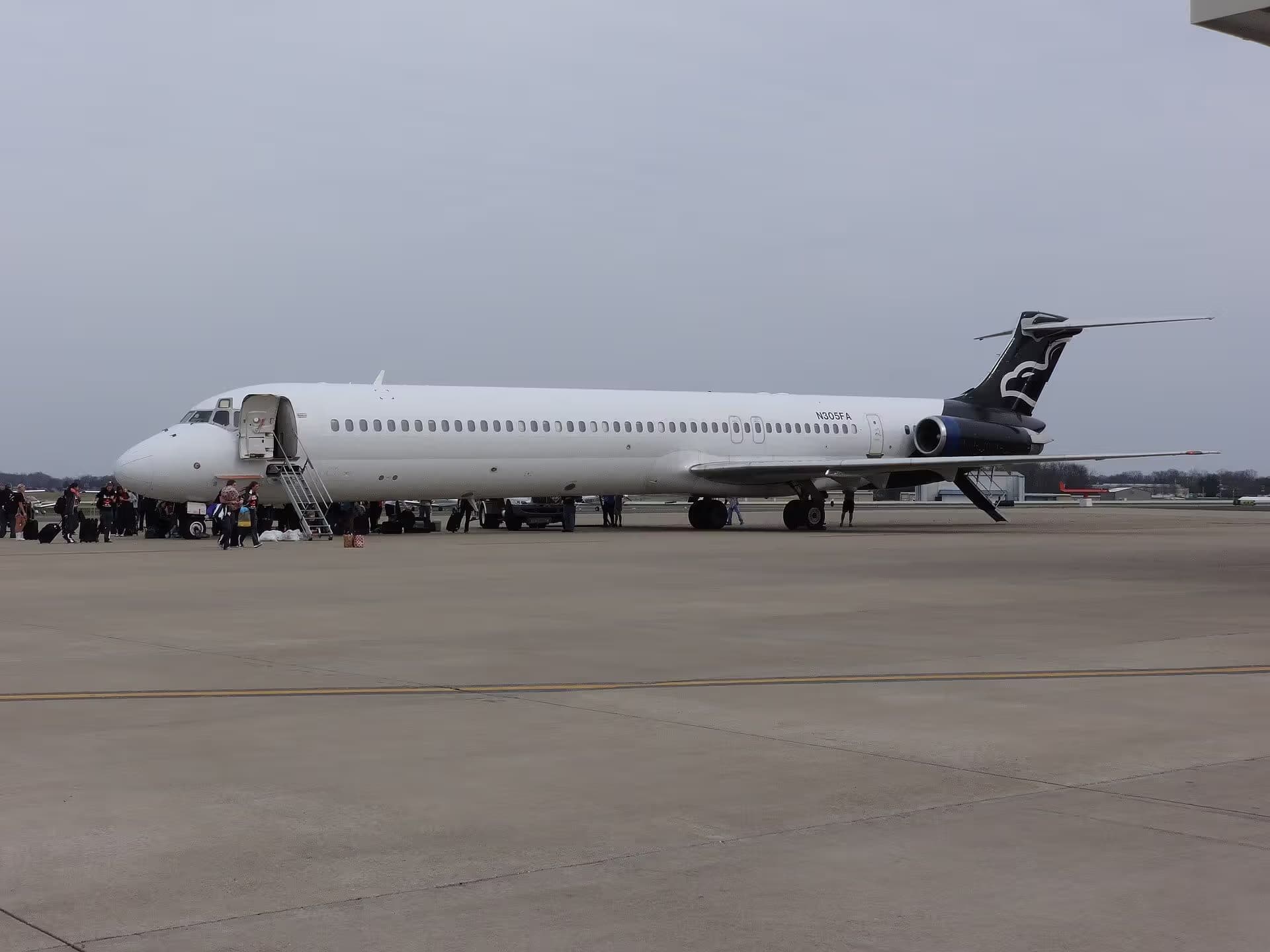 N305FA — Douglas