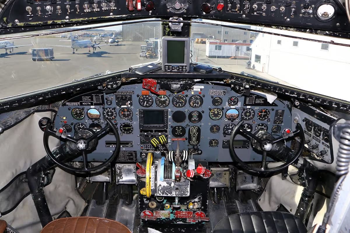 N30TN — Twin-engine aircraft