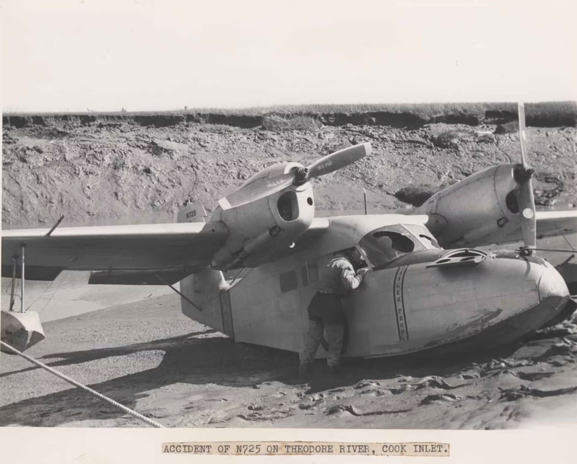 N725 — Twin-engine aircraft