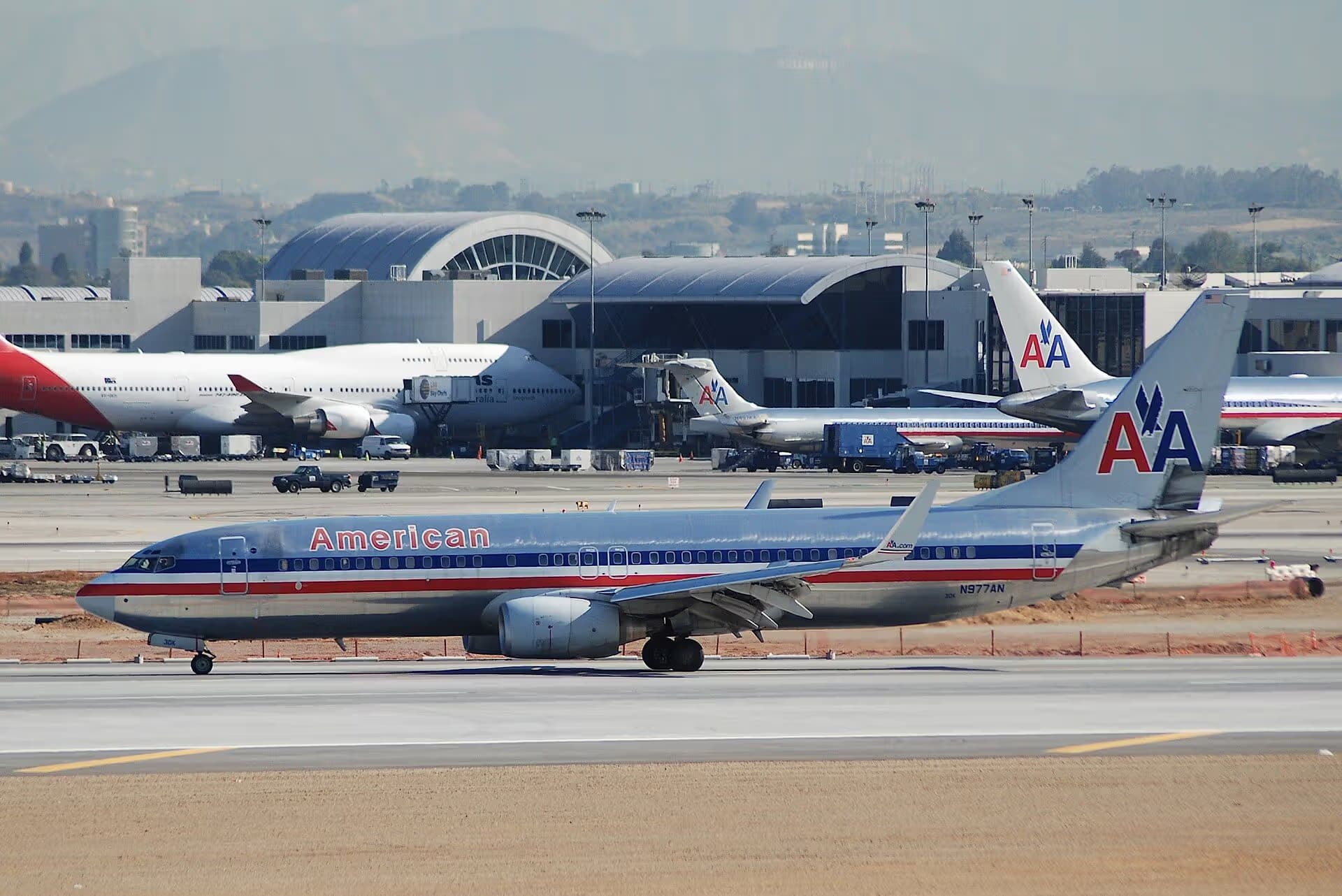 N977AN — Twin-engine aircraft