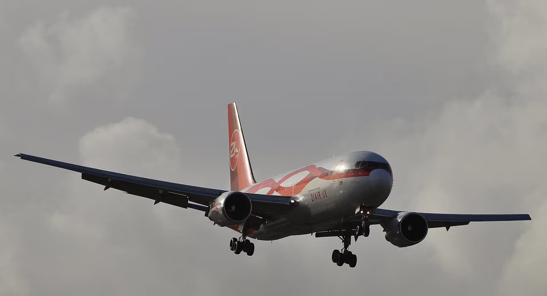 N881YV — Twin-engine aircraft