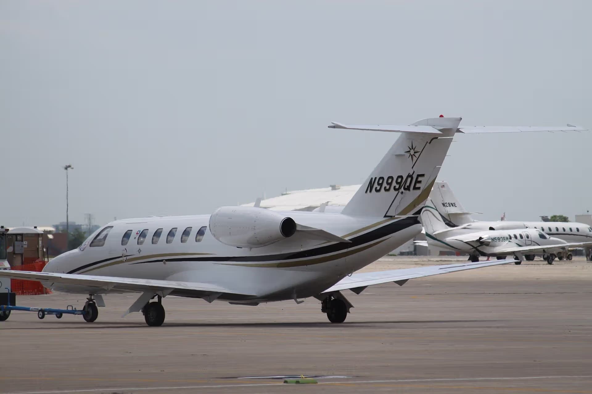 N999QE — Business jet
