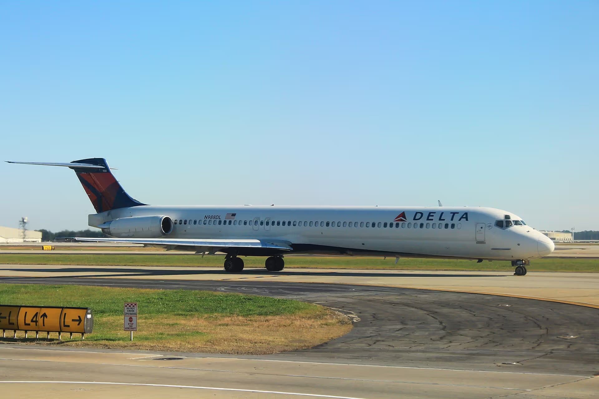 N988DL — Twin-engine aircraft