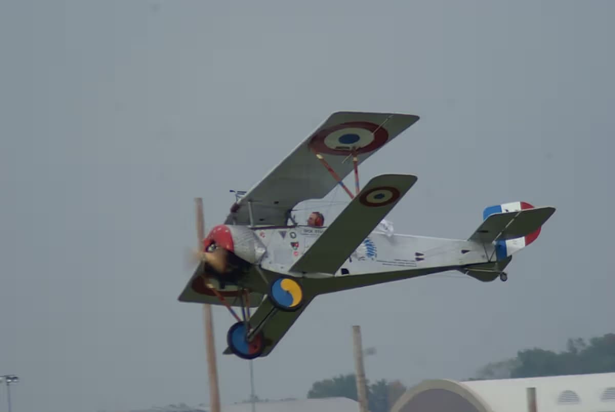 Unidentified — Single-engine aircraft