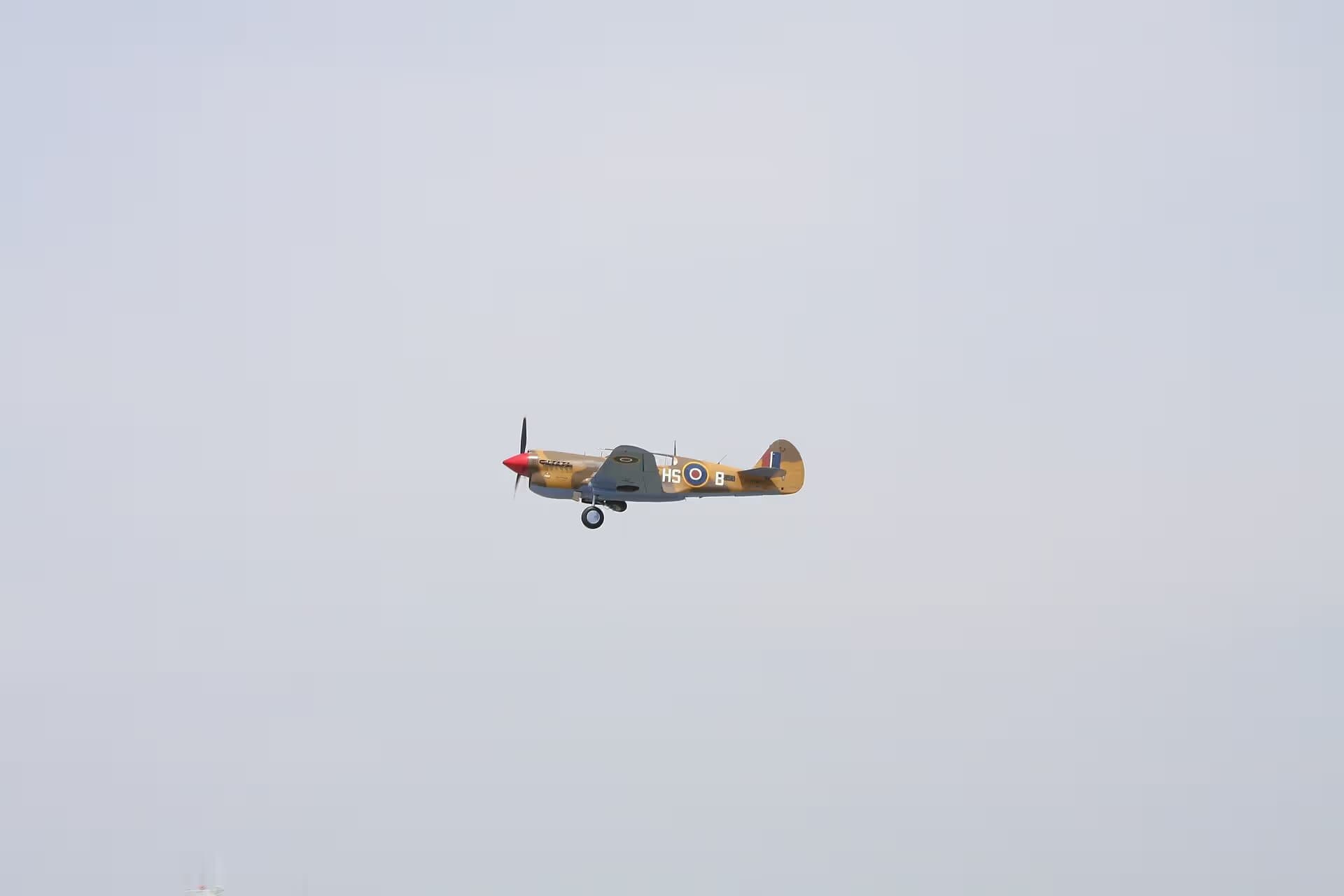 Unidentified — Single-engine aircraft