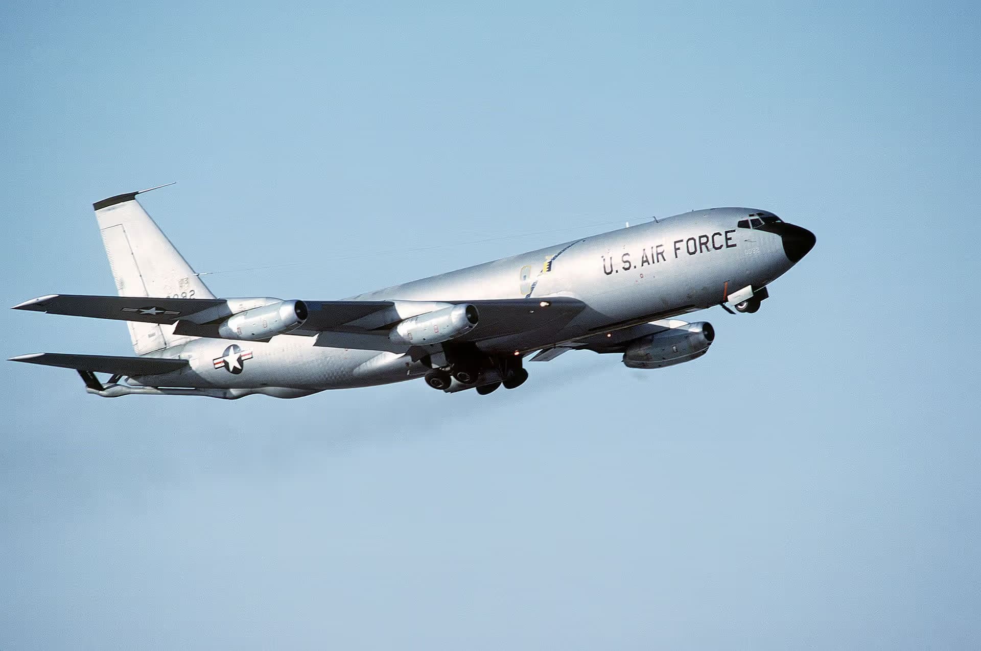 Unidentified — Aircraft at Ellsworth Air Force Base