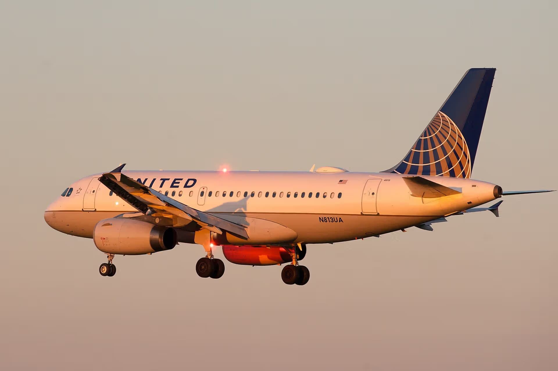 N813UA — Airbus