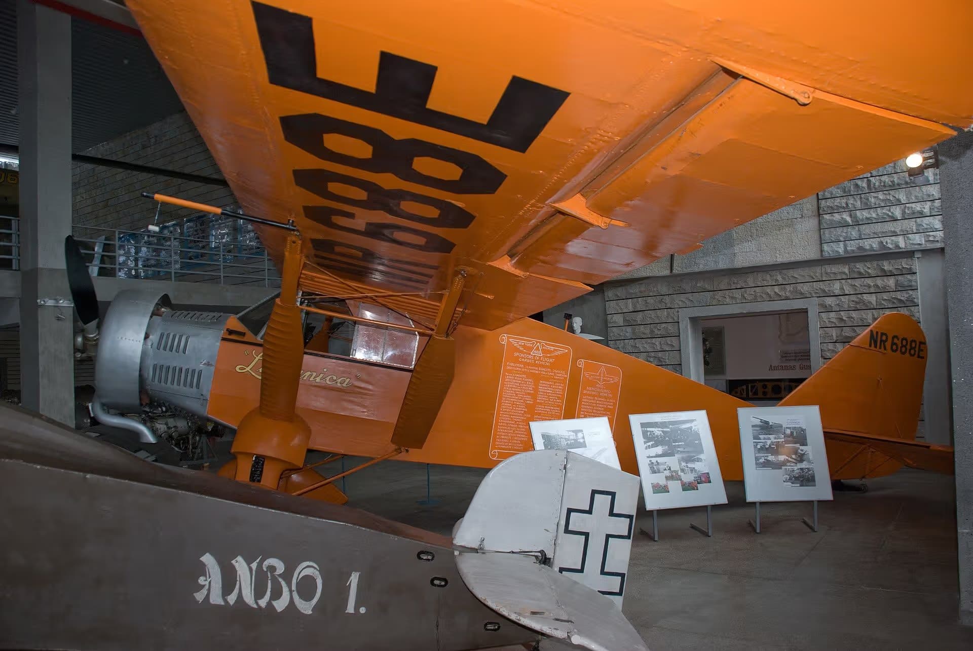 Unidentified — Single-engine aircraft