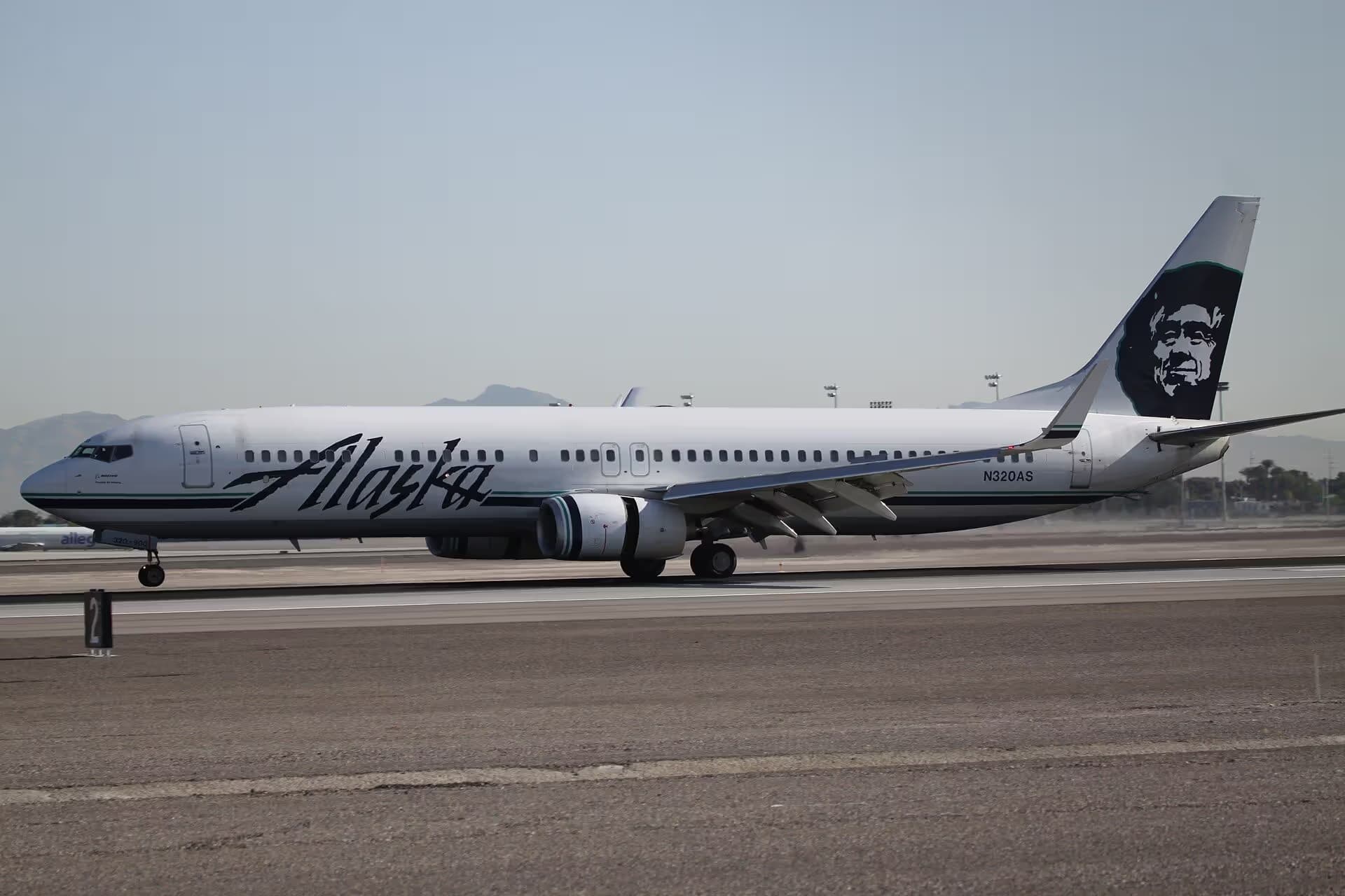 N320AS — Boeing