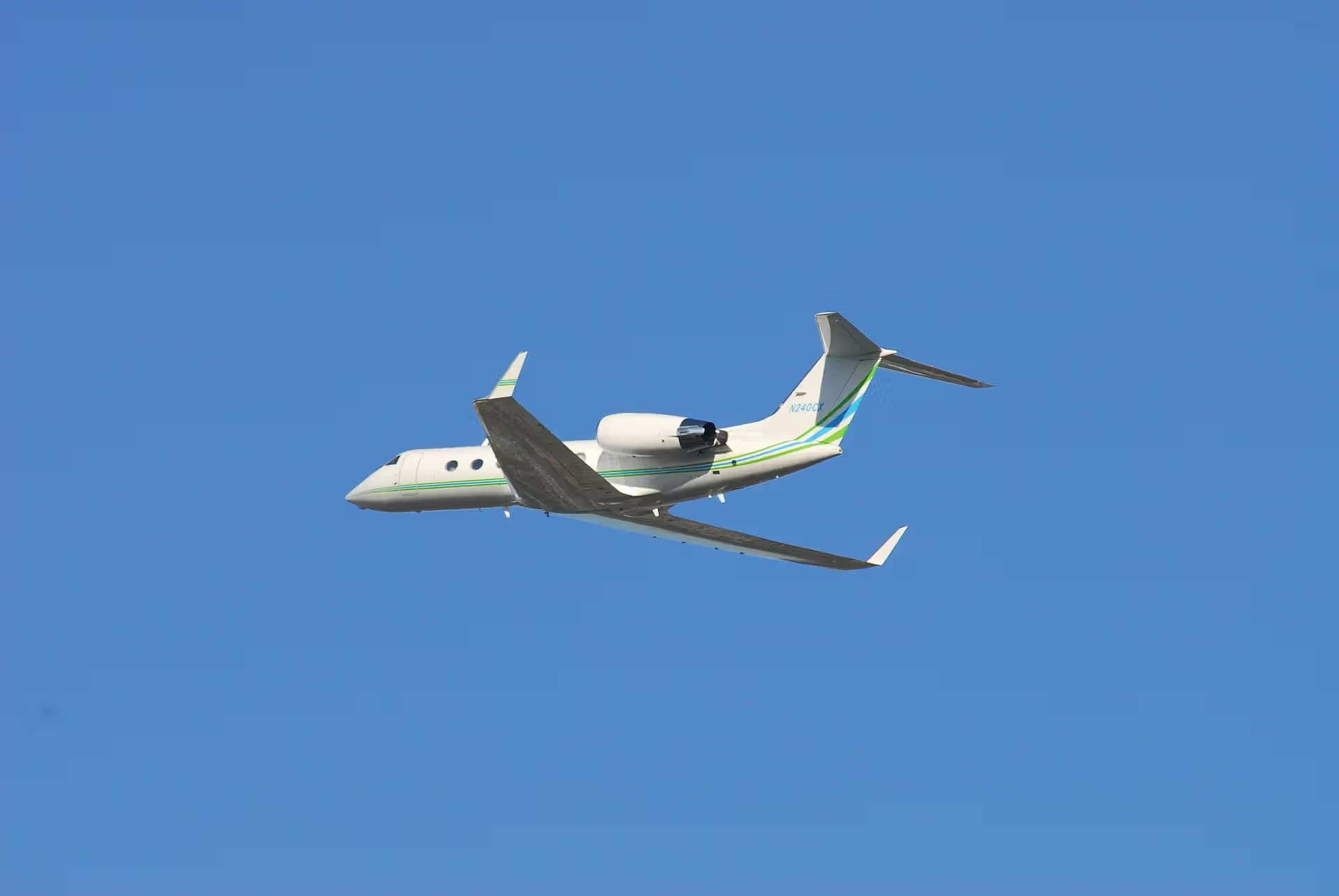 N240CX — Business jet