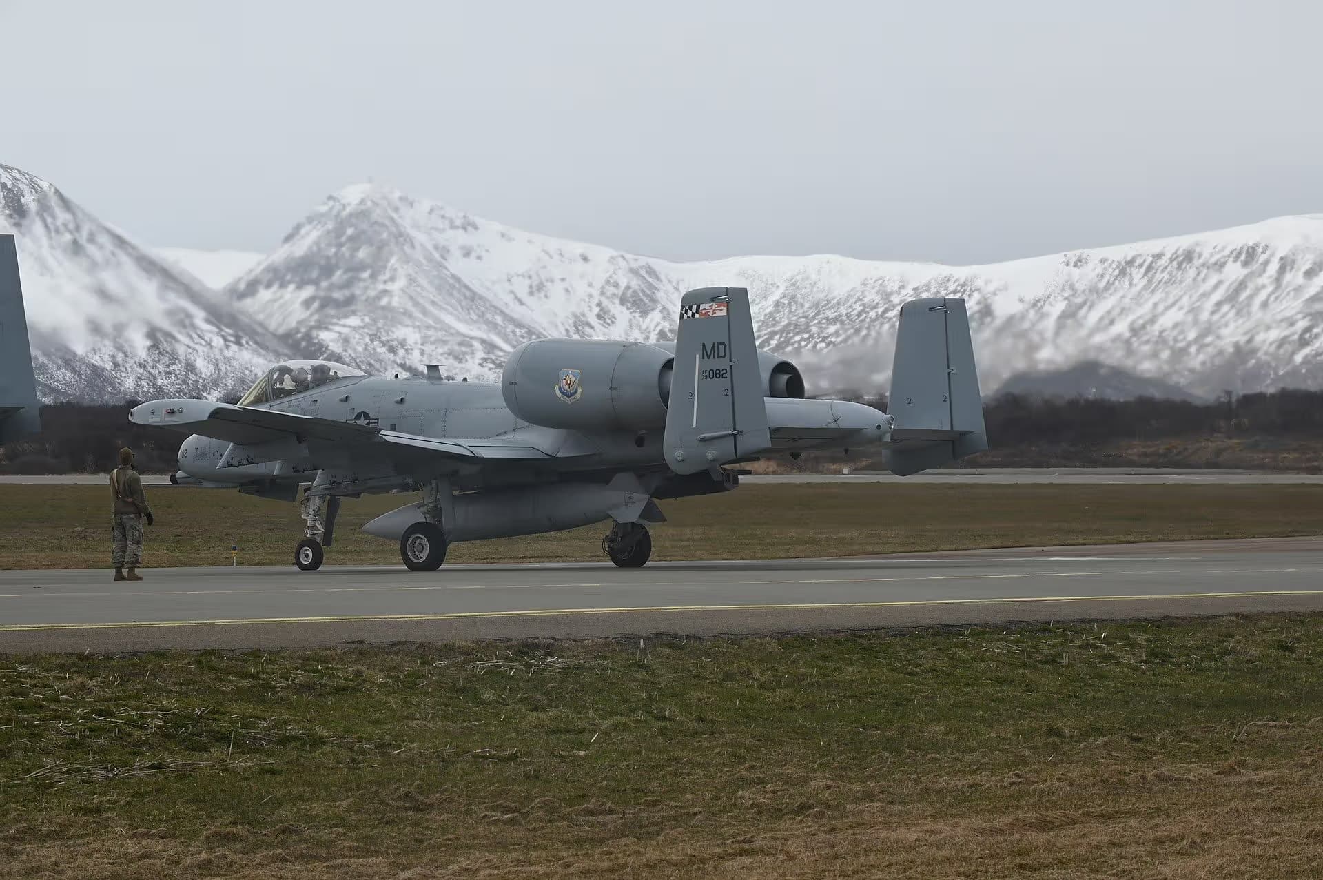 Unidentified — Twin-engine aircraft