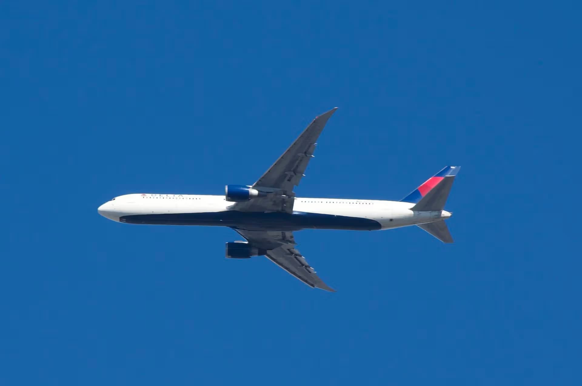 N840MH — Twin-engine aircraft