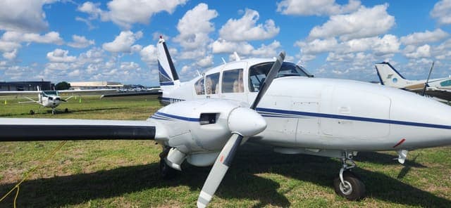 N7HU - Piper Twin Comanche PA-30