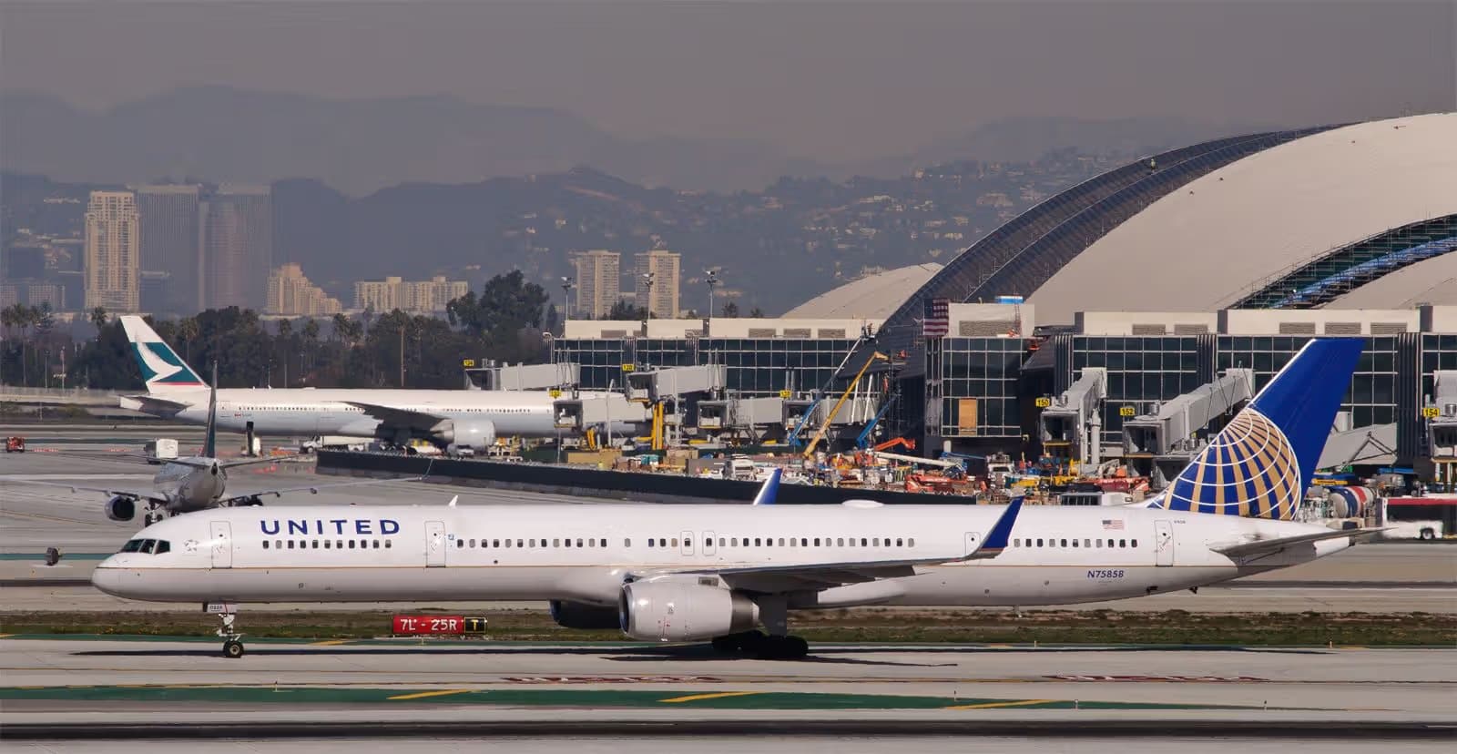 N75858 — Twin-engine aircraft