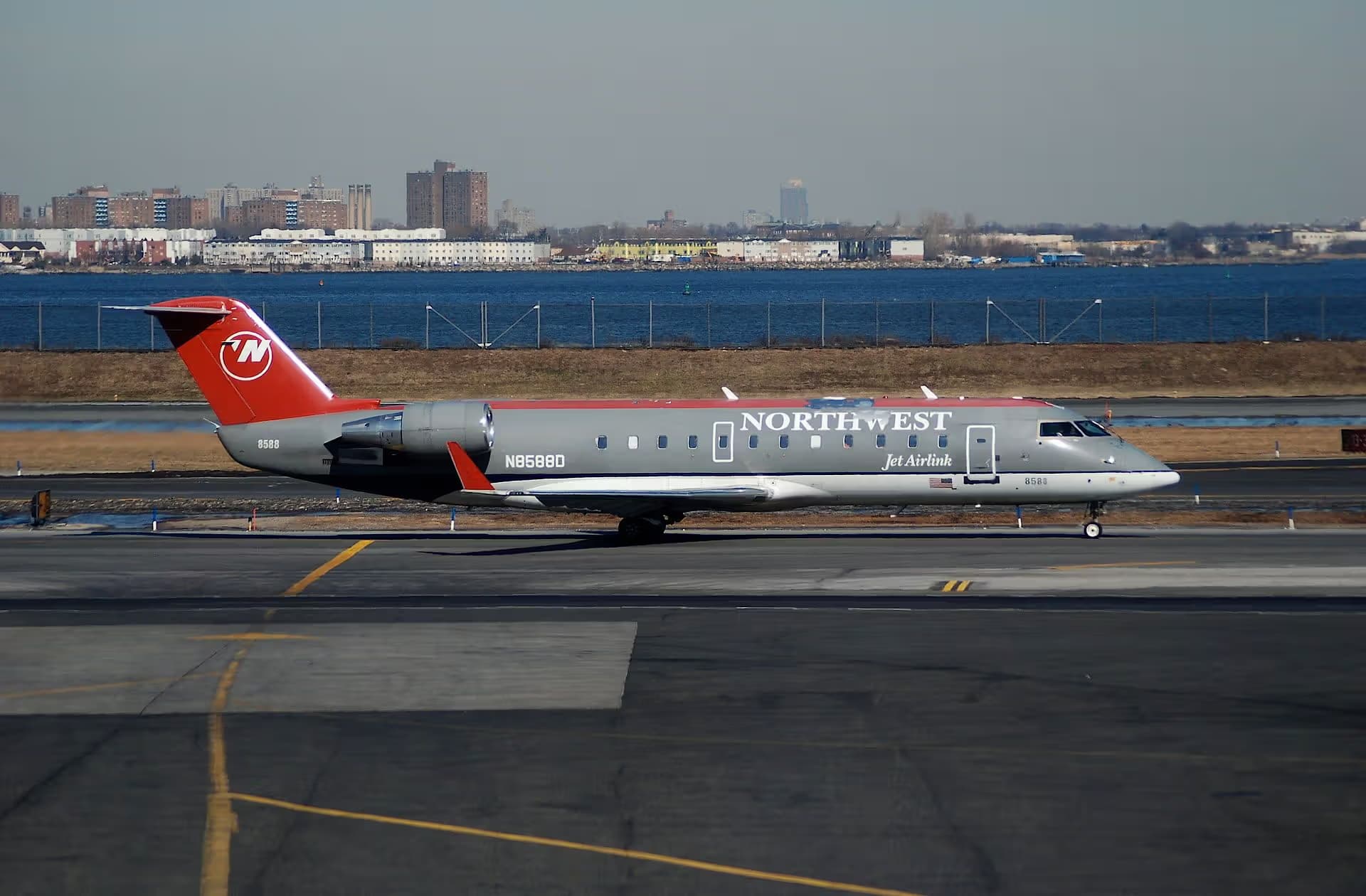 N8588D — Bombardier