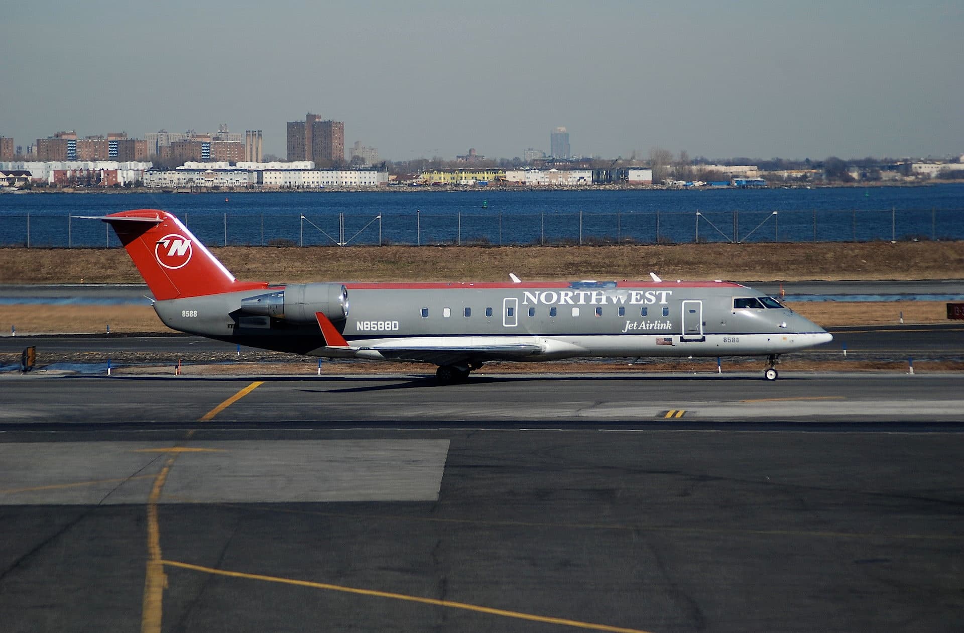 N8588D — Bombardier
