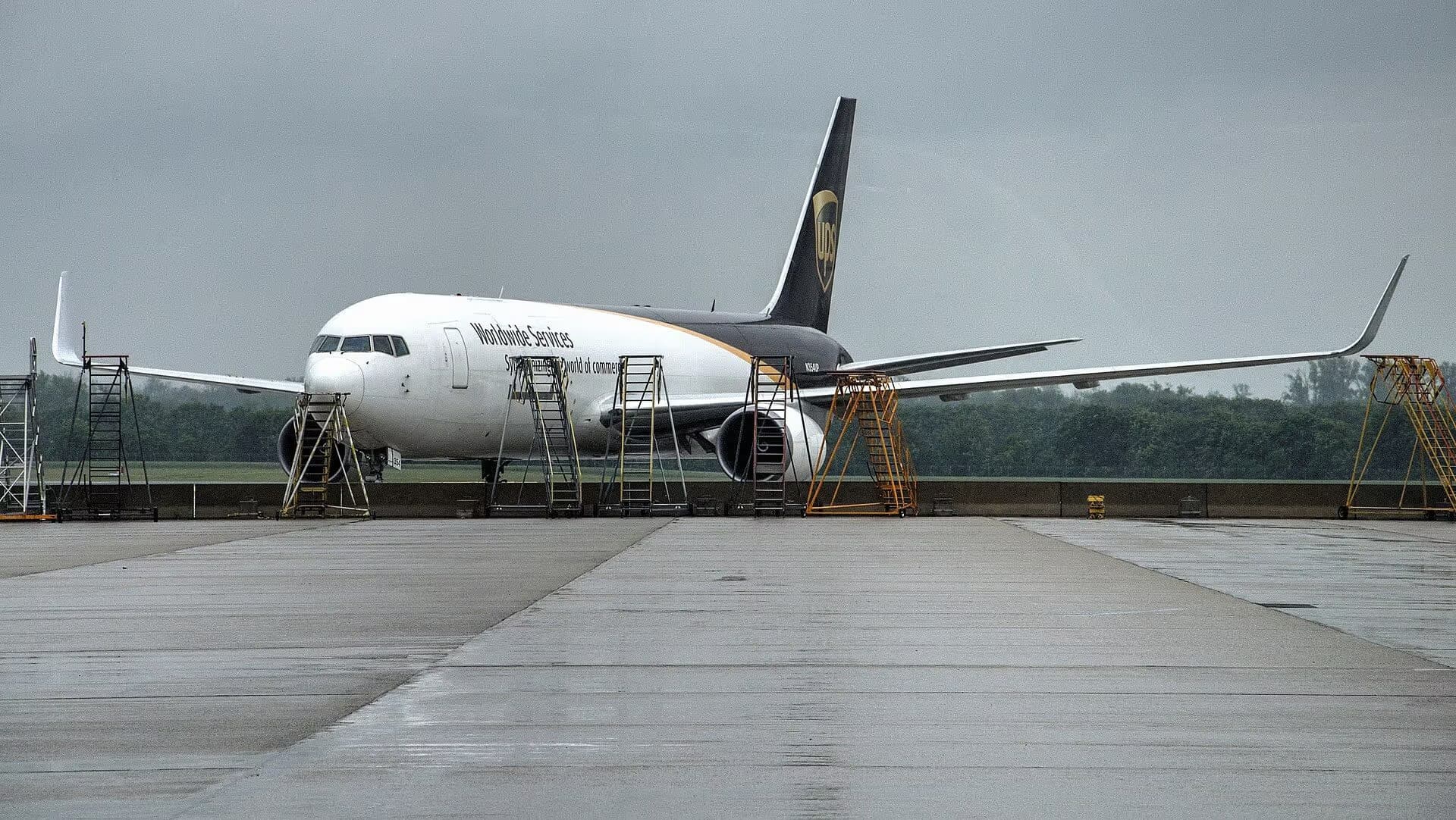 N354UP — Boeing at Vienna International Airport