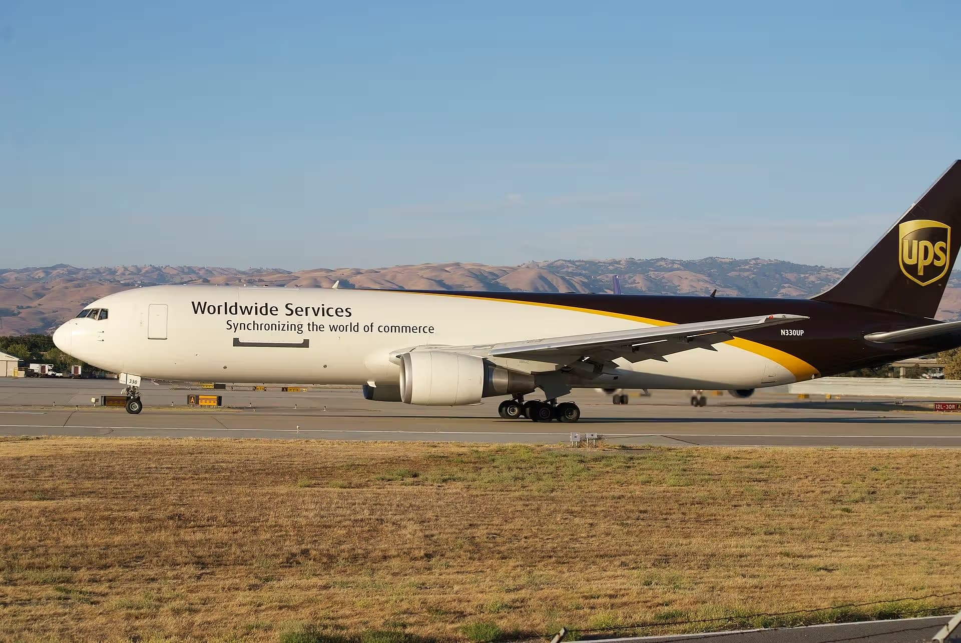 N330UP — Twin-engine aircraft