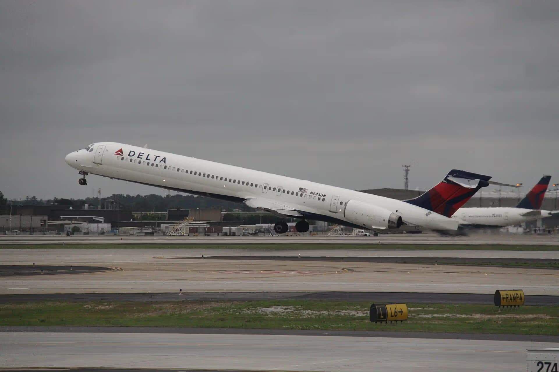 N943DN — Aircraft