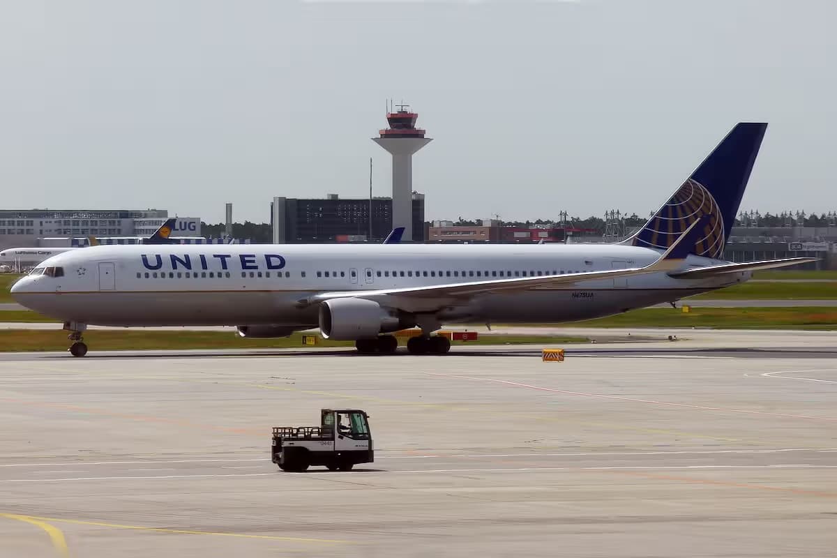 N675UA — Boeing
