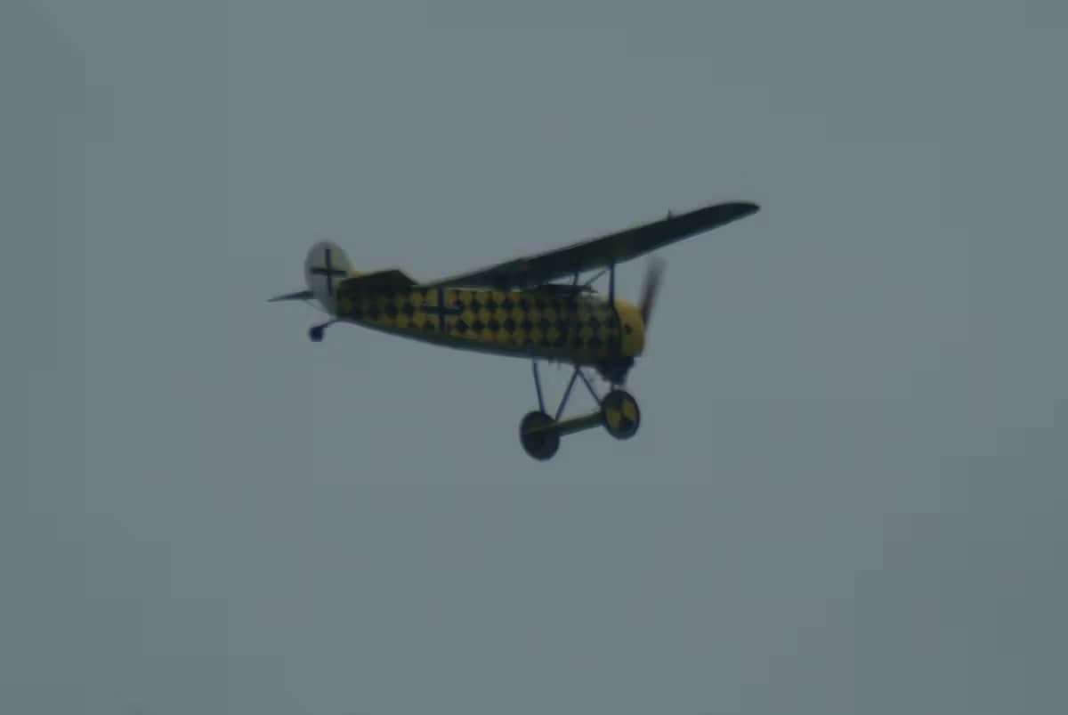 Unidentified — Single-engine aircraft