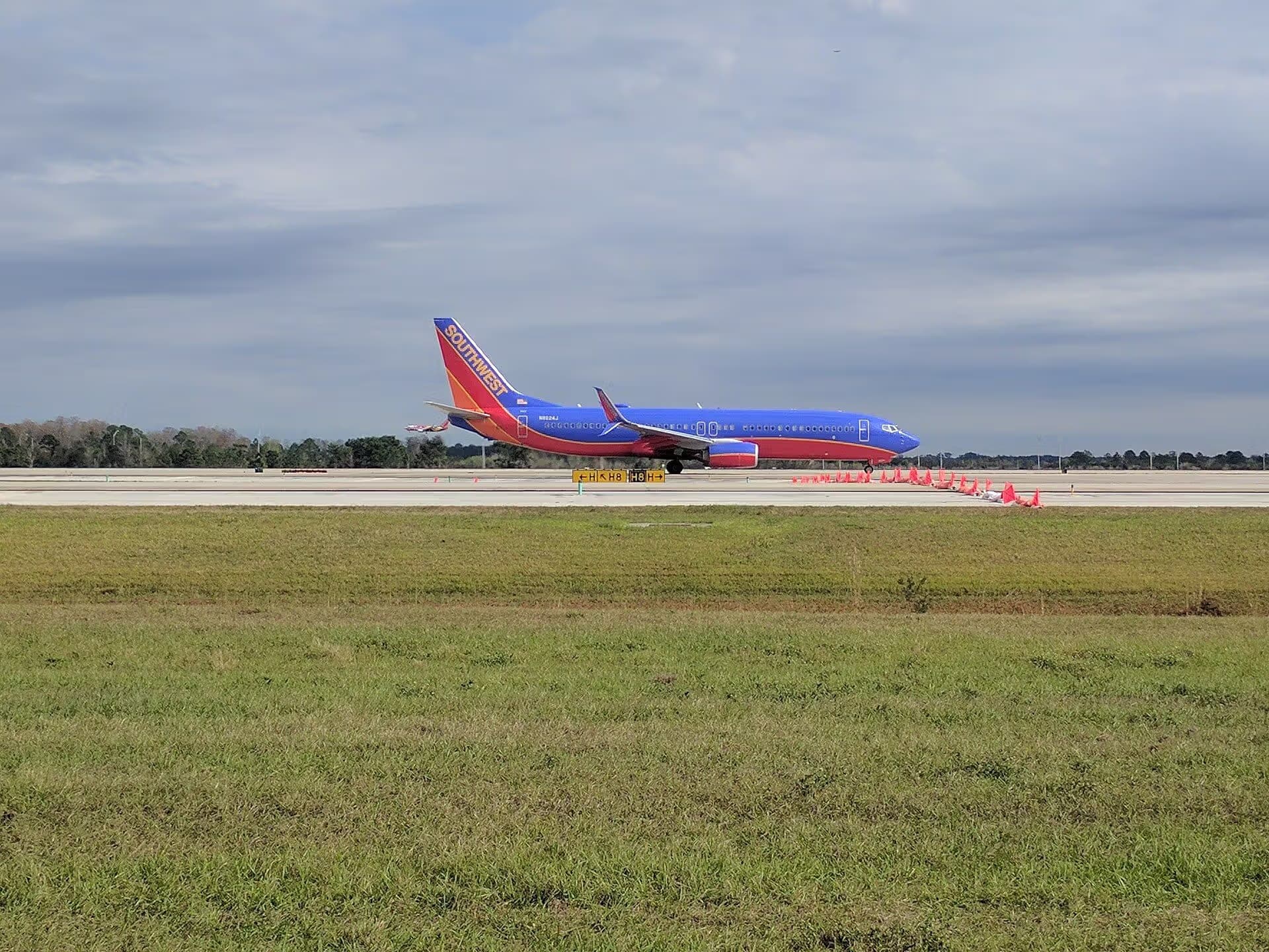 N8624J — Twin-engine aircraft