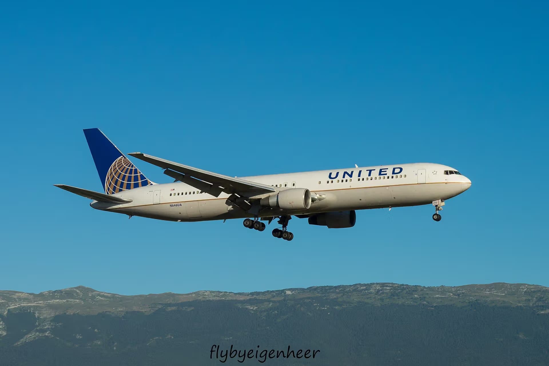 N646UA — Boeing