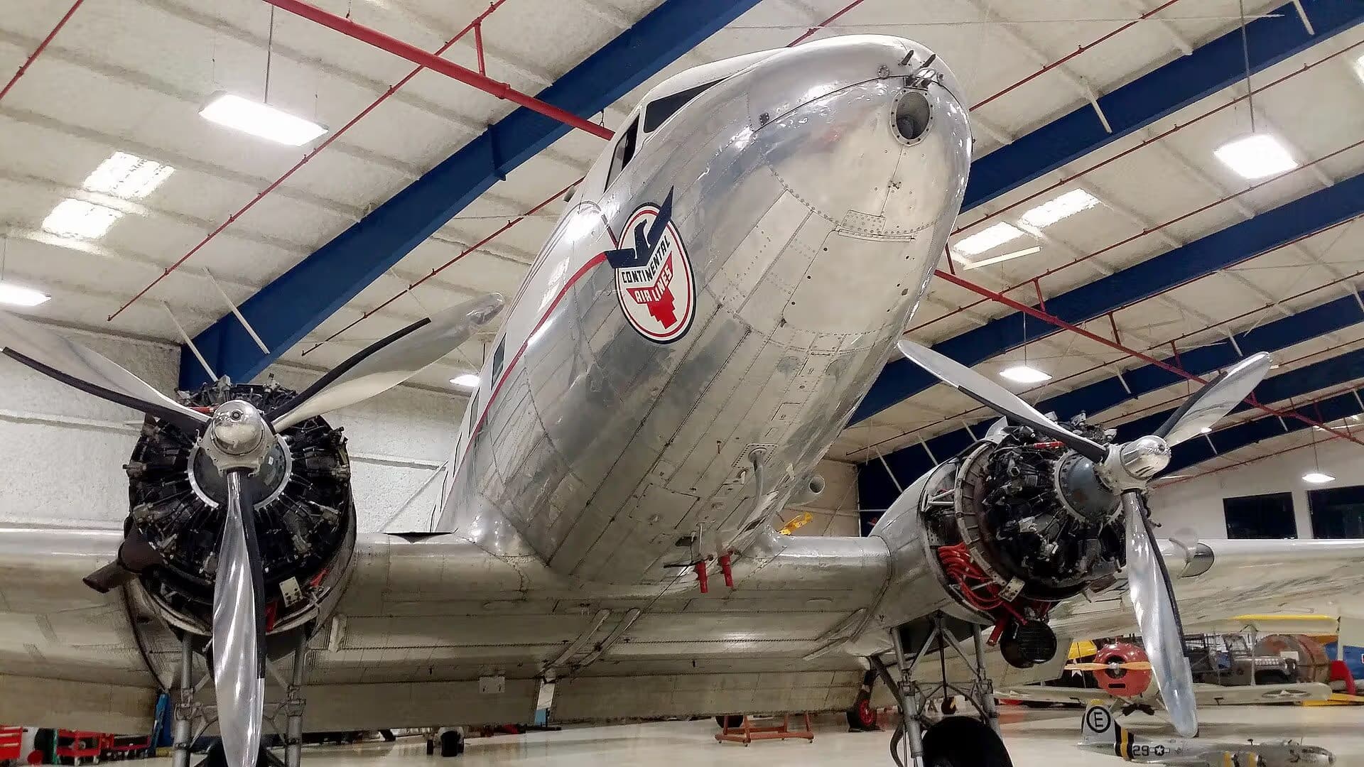 N25673 — Twin-engine aircraft