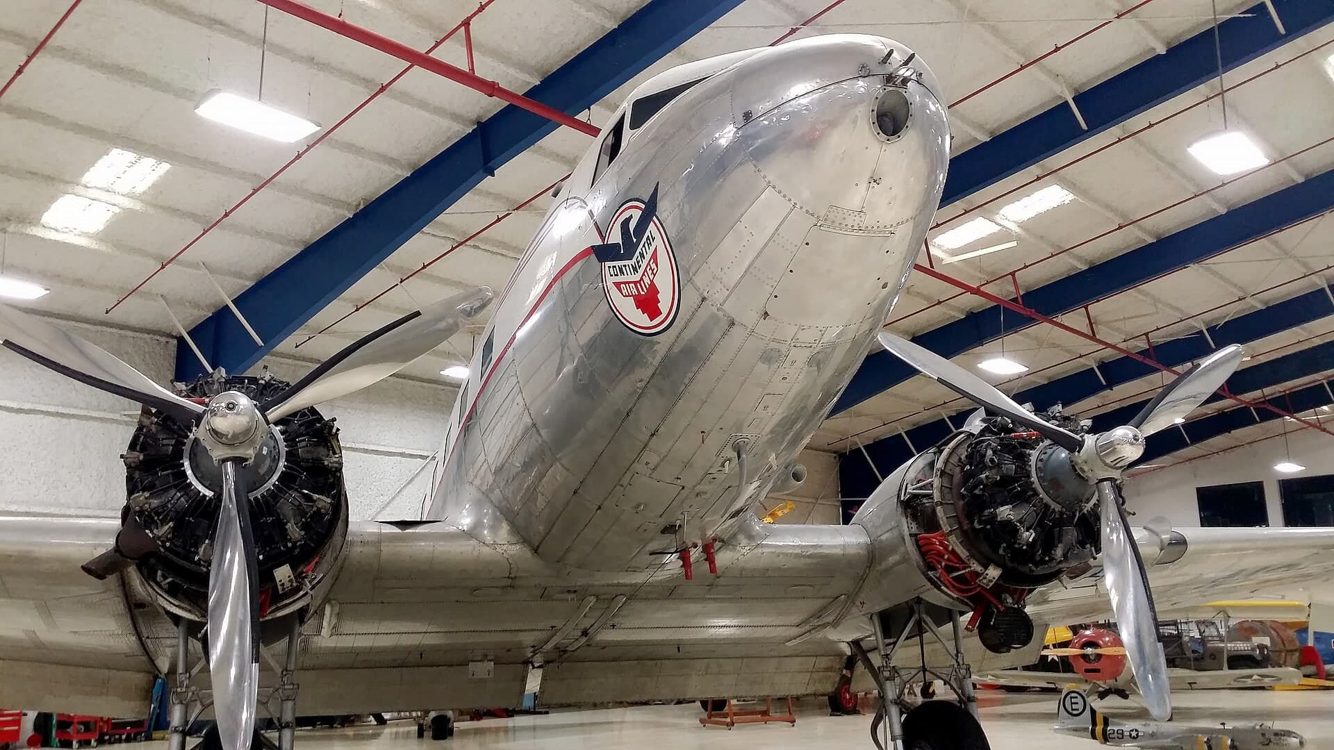 N25673 — Twin-engine aircraft