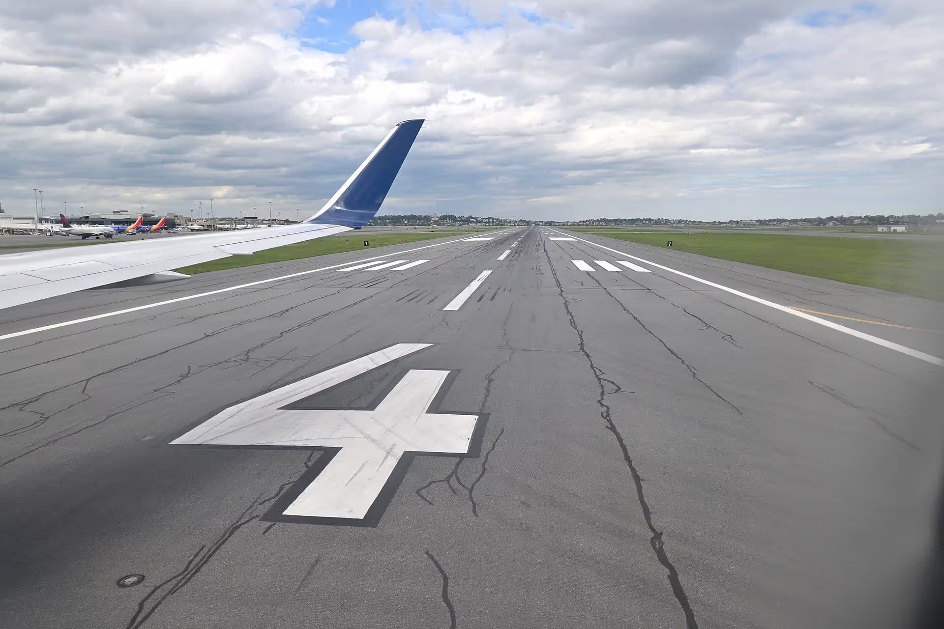 N194DN — Aircraft at Boston Logan International Airport