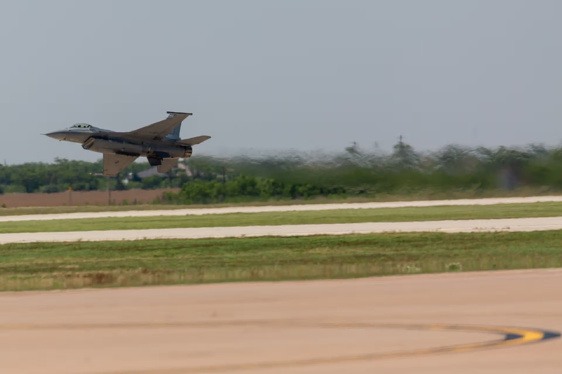Unidentified — Single-engine aircraft