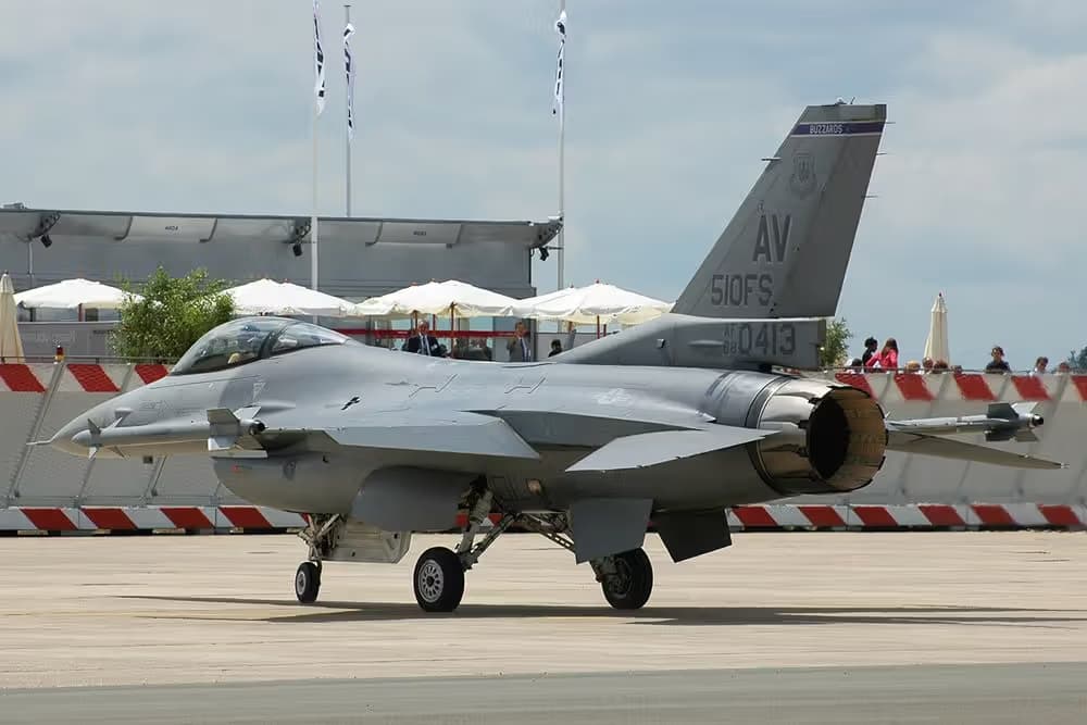 Unidentified — Single-engine aircraft