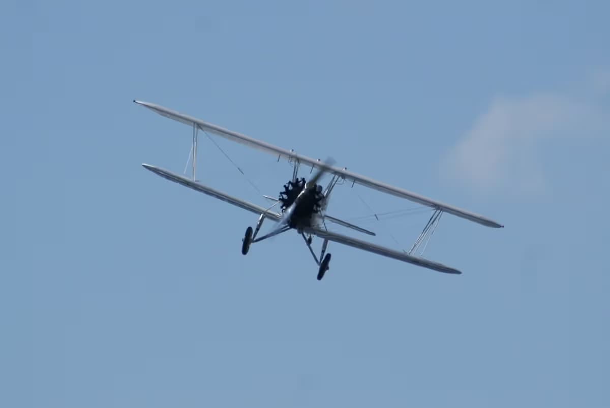 Unidentified — Single-engine aircraft
