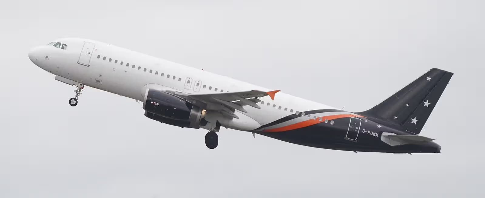 G-POWM — Twin-engine aircraft