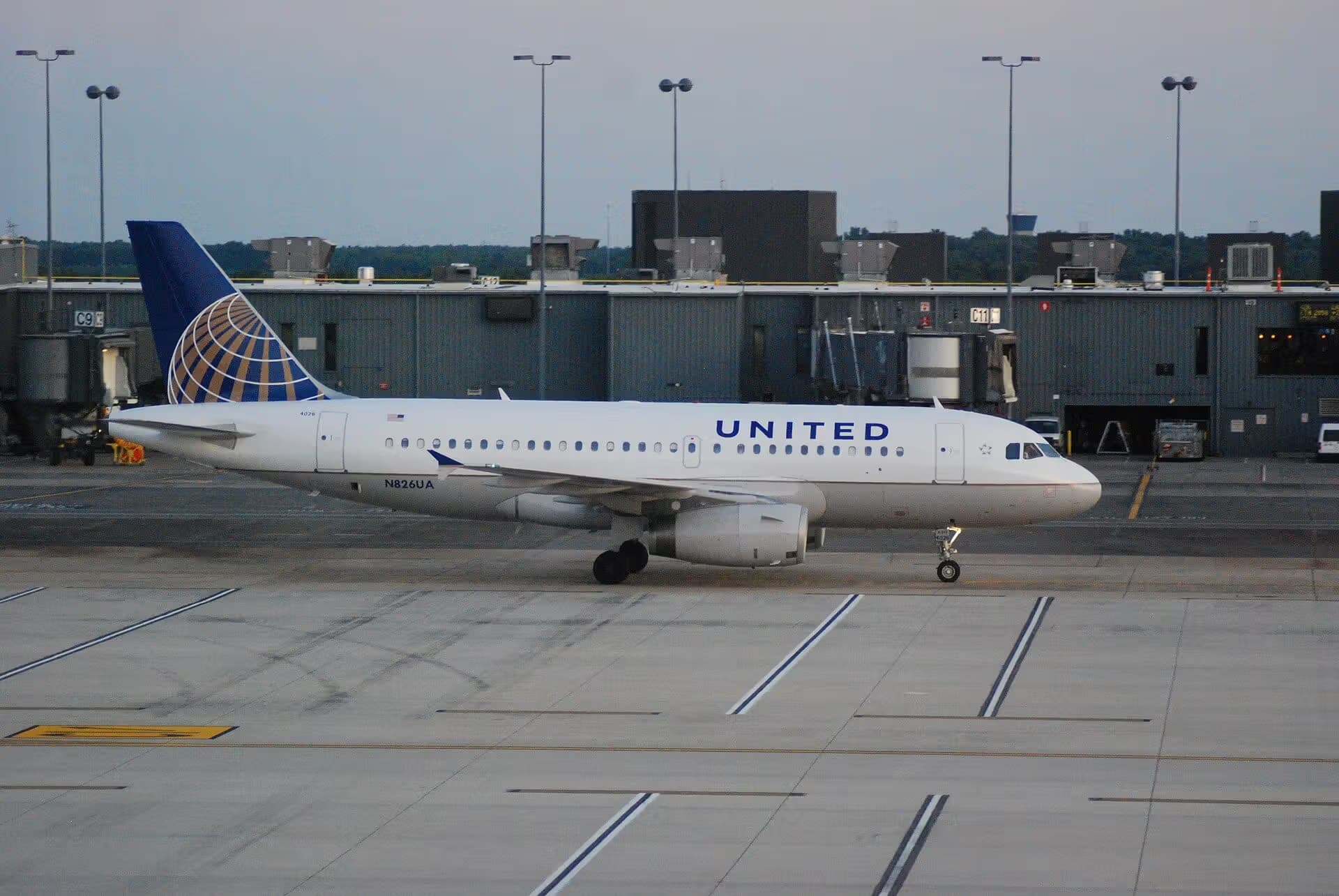 N826UA — Airbus