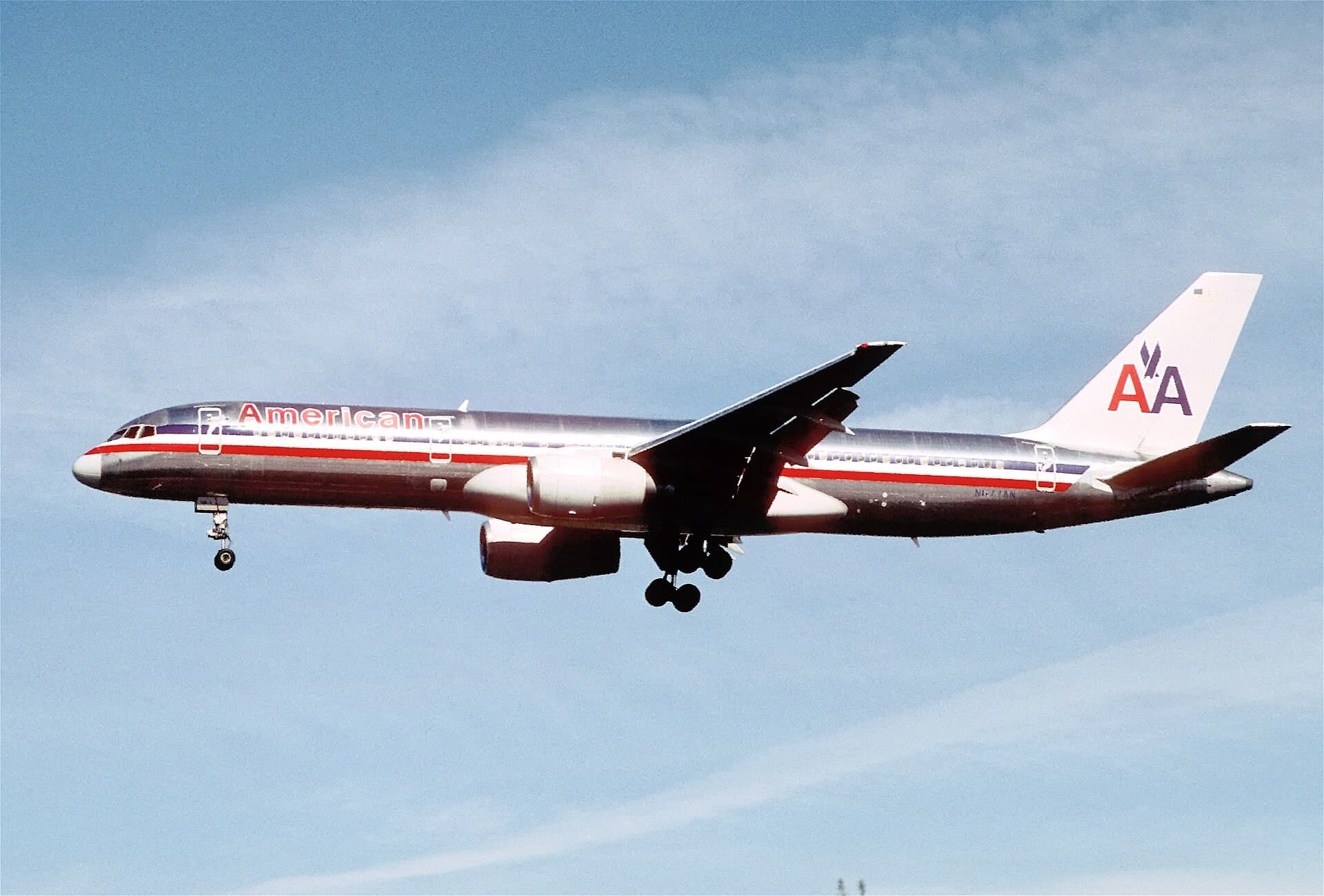 N677AN — Twin-engine aircraft