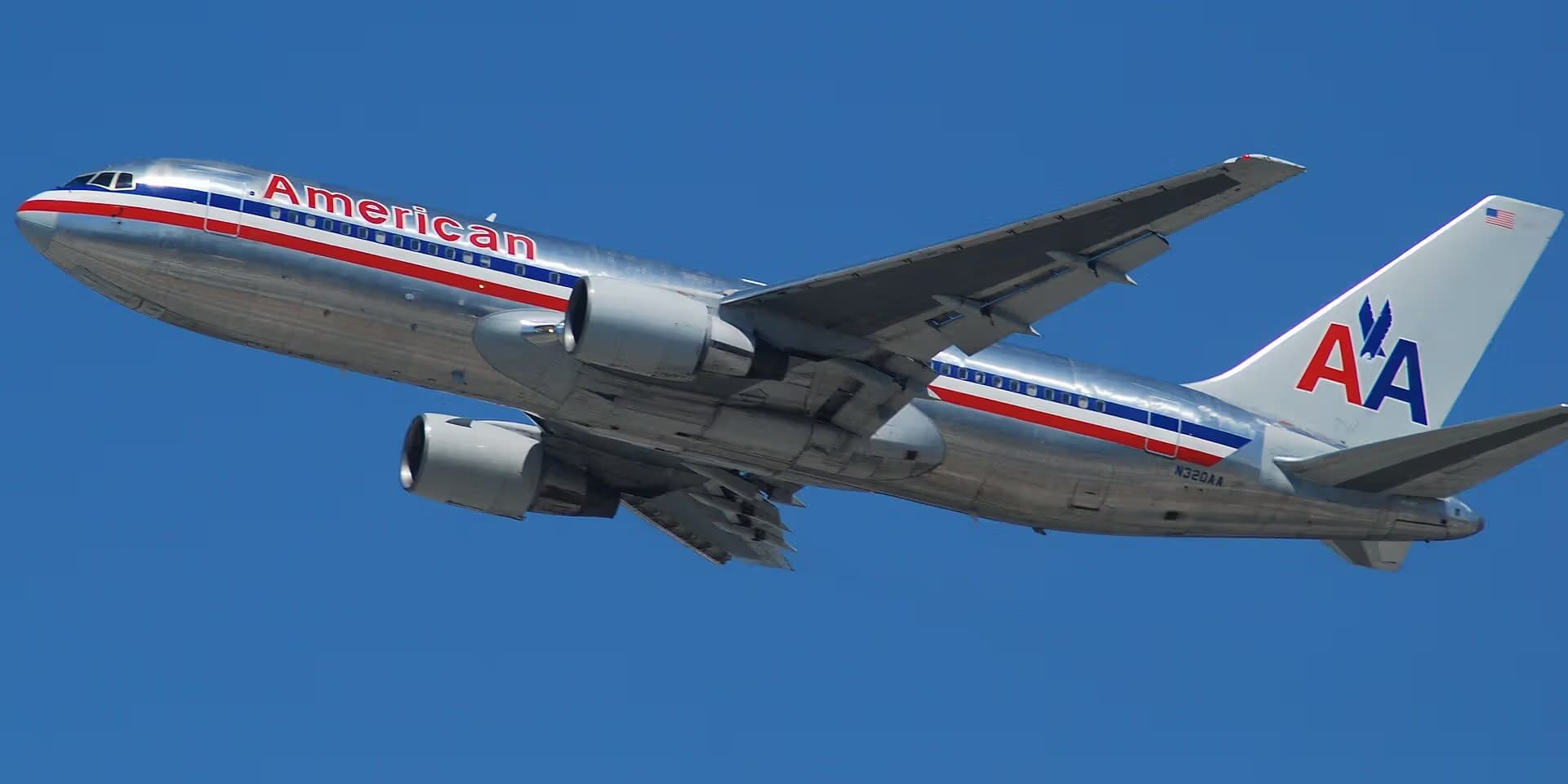 N320AA — Twin-engine aircraft