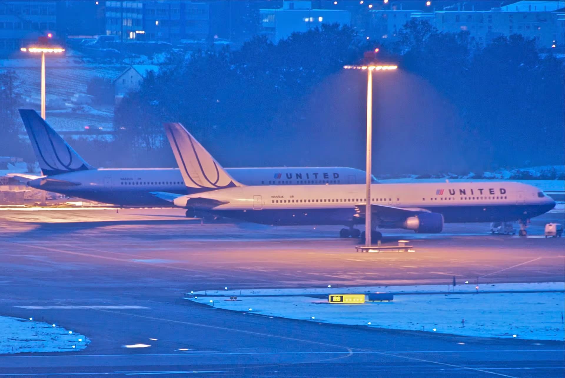 N655UA — Boeing