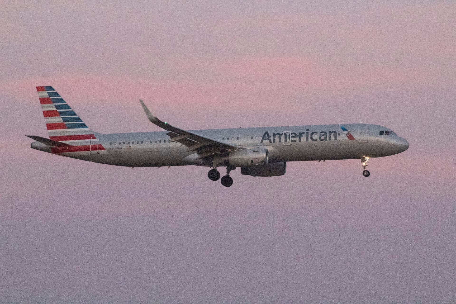 N908AA — Twin-engine aircraft