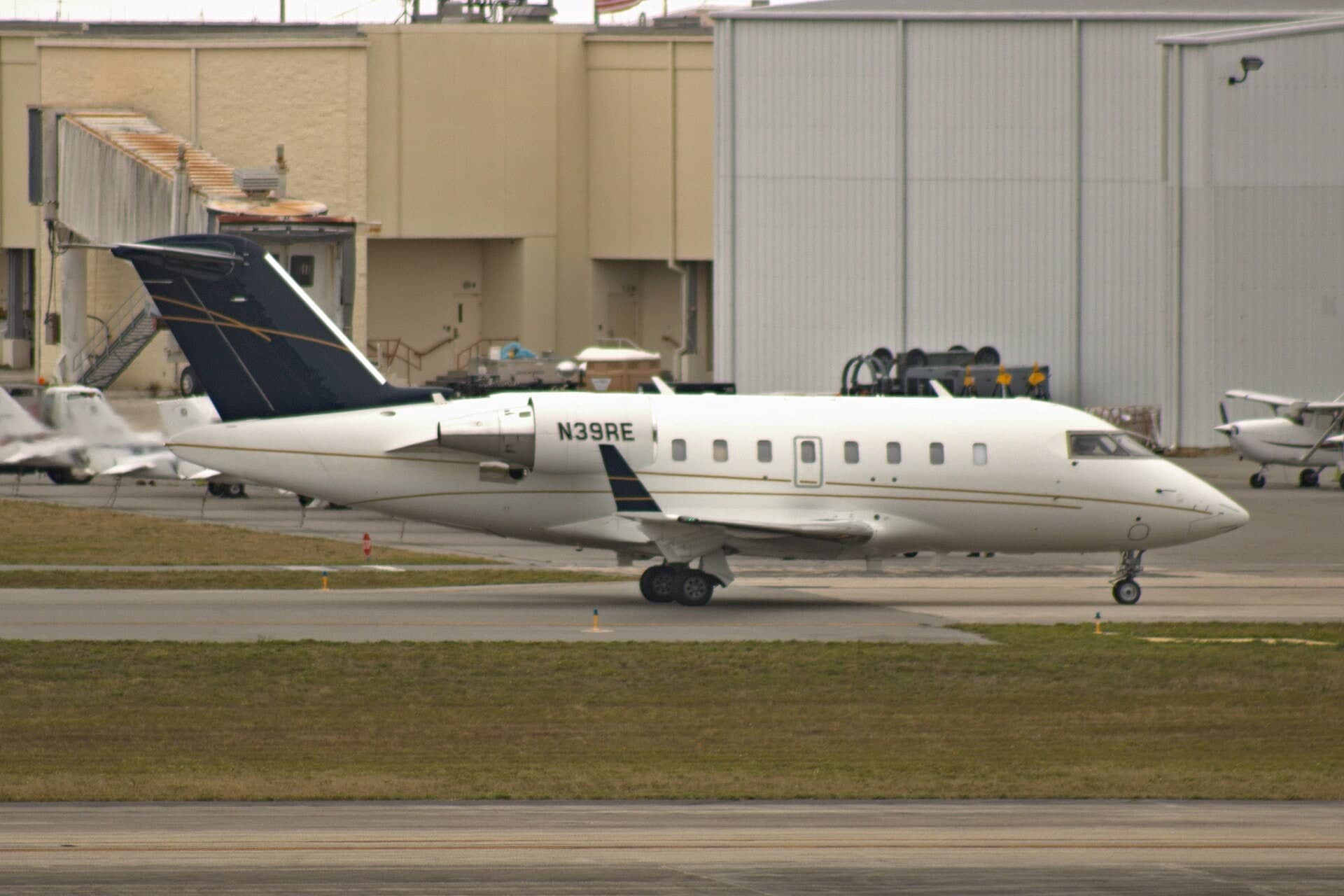 N39RE — Bombardier
