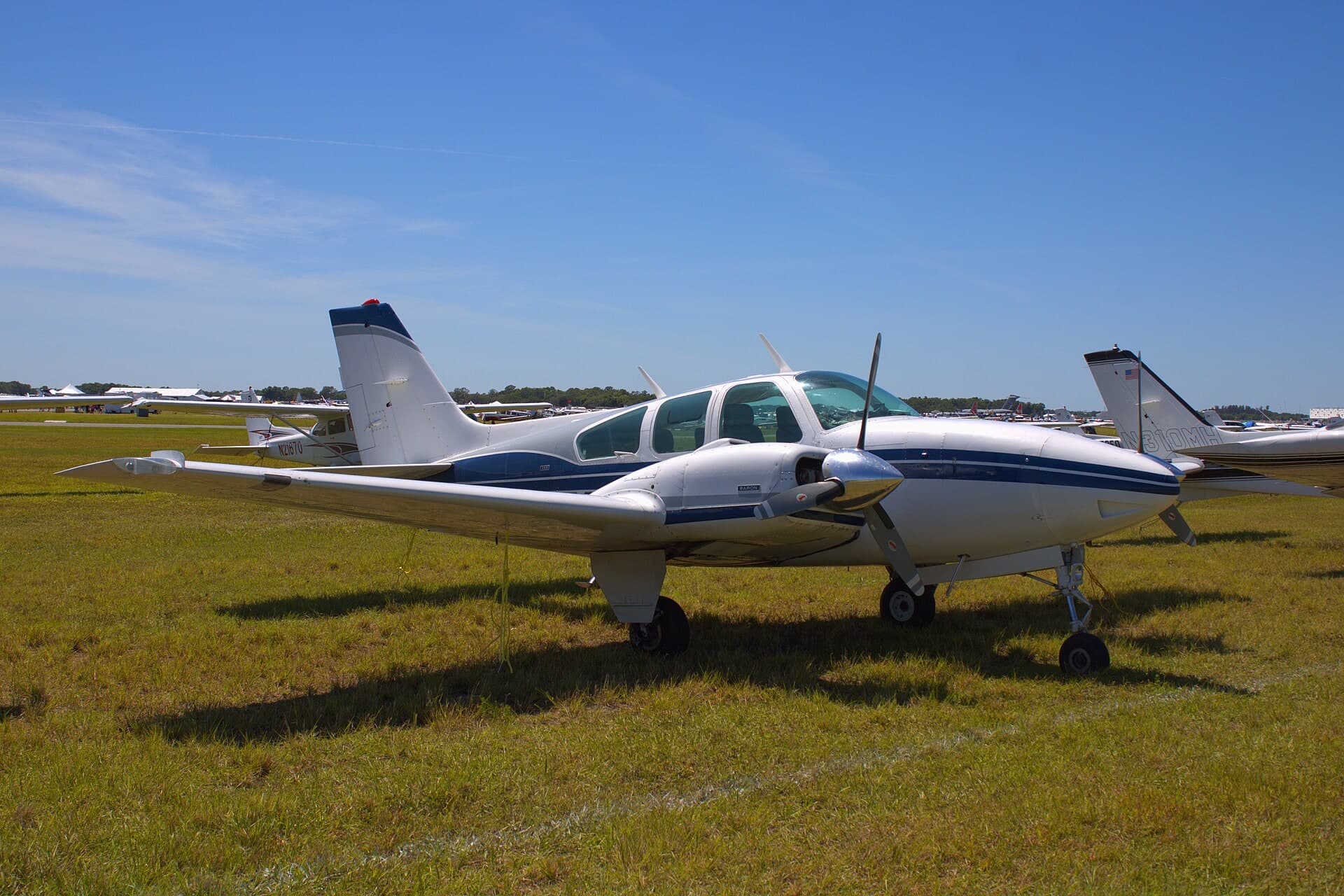 N4065S — Twin-engine aircraft