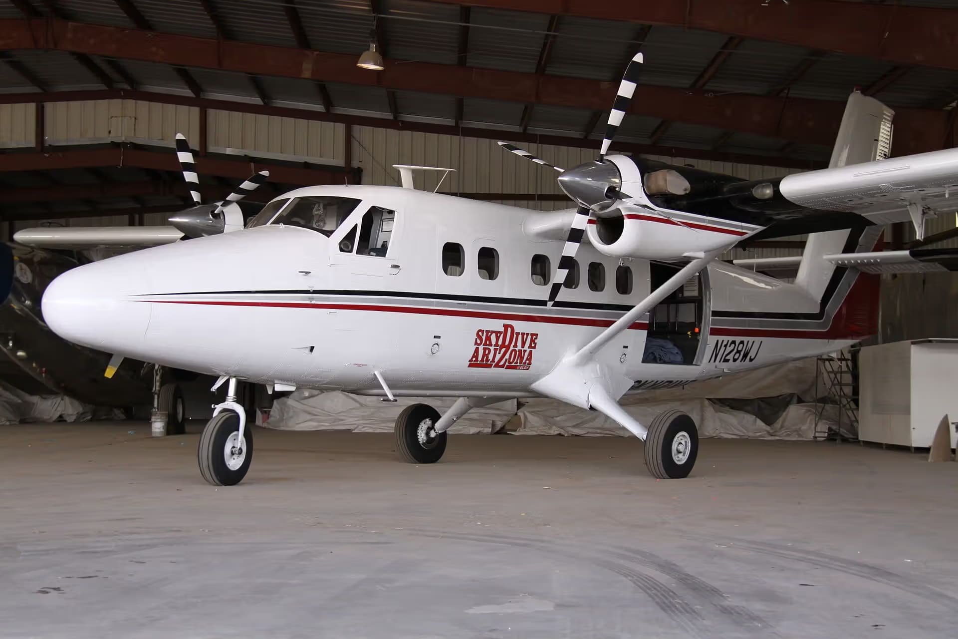 N128WJ — De Havilland