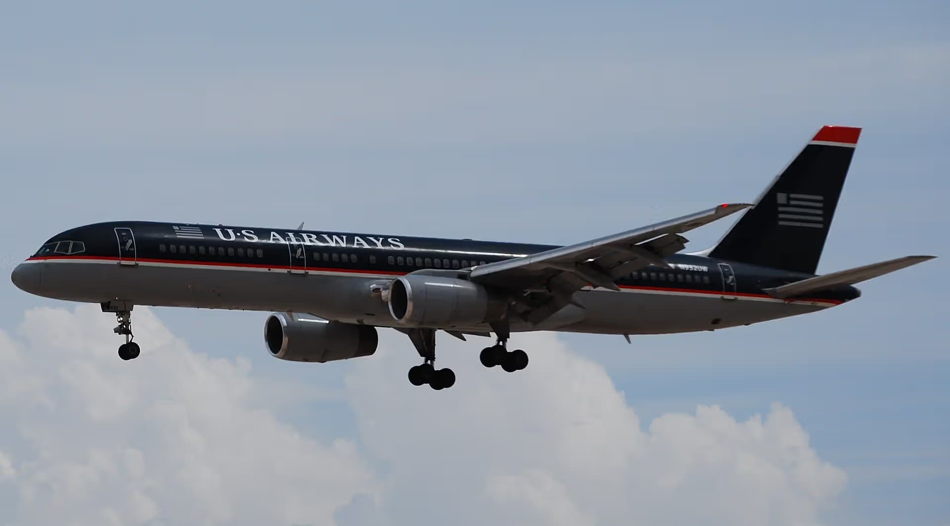 N932UW — Twin-engine aircraft