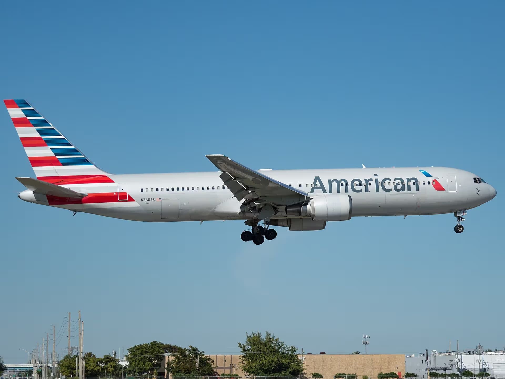 N368AA — Twin-engine aircraft at Miami International Airport