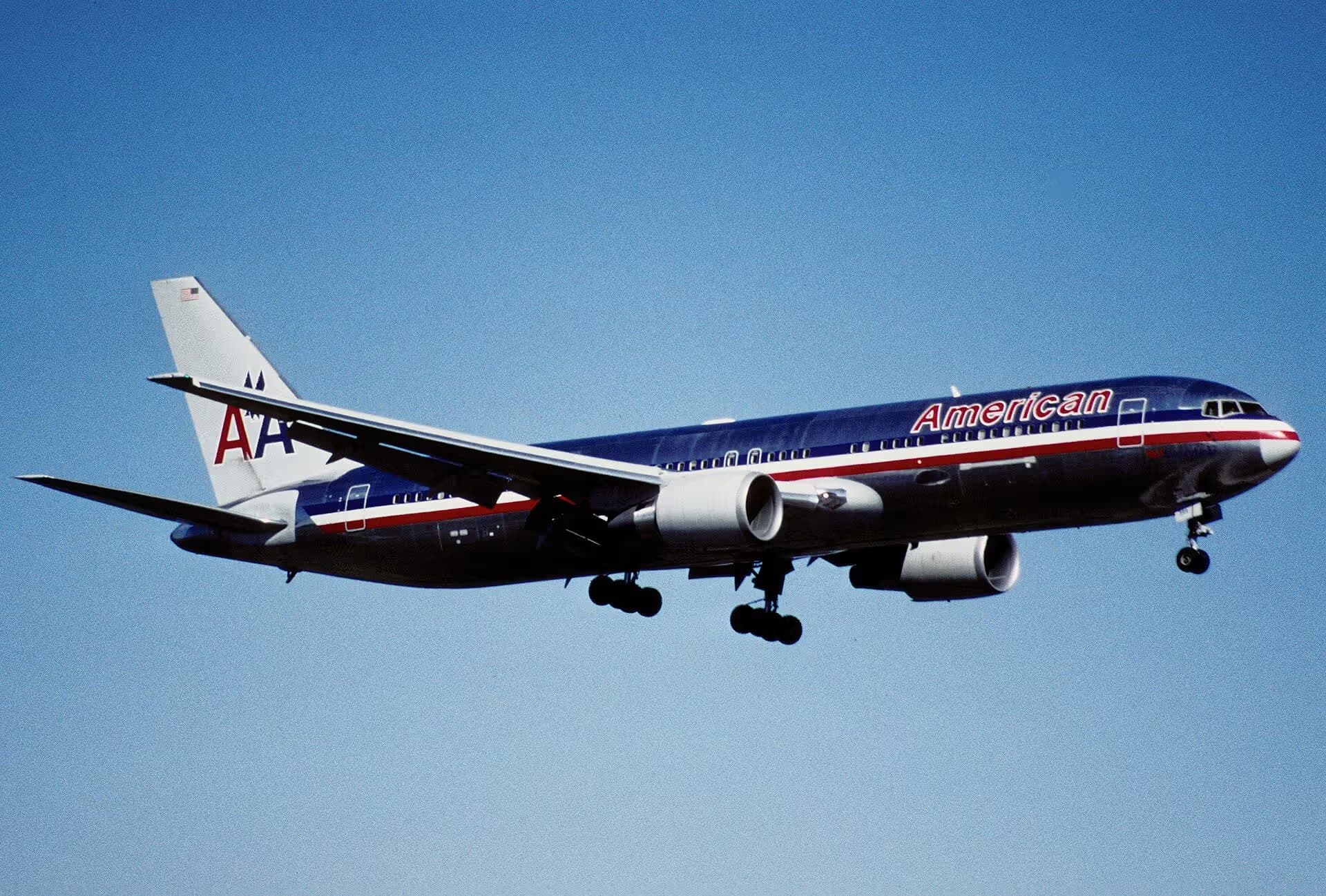 N399AN — Twin-engine aircraft