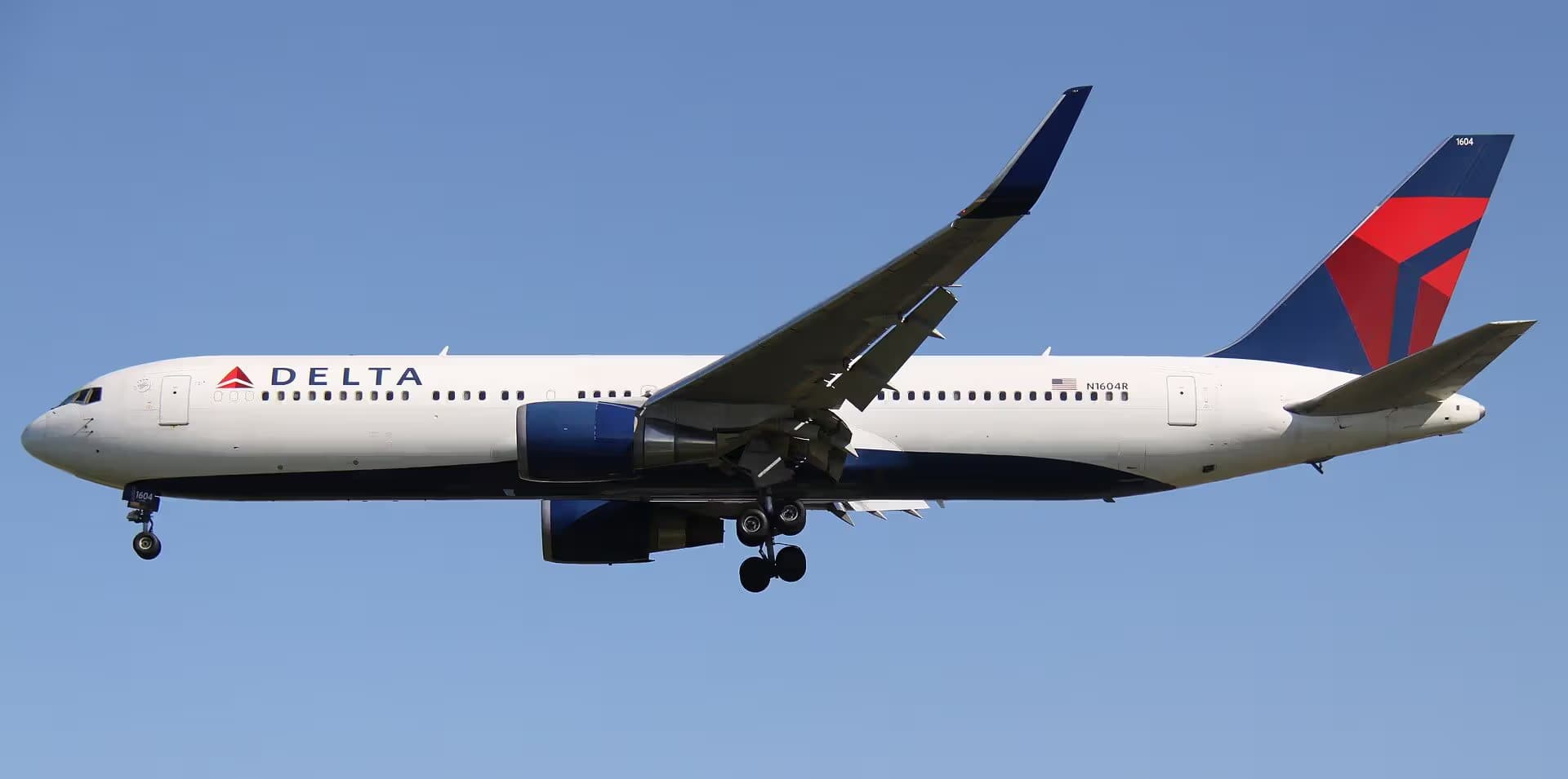 N1604R — Twin-engine aircraft